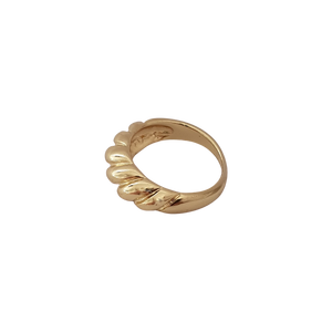 Gold baguette twist ring